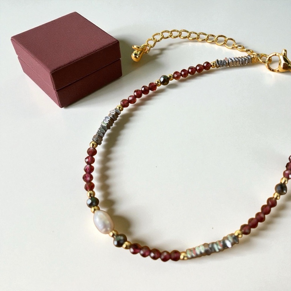 Garnet and pearl bracelet